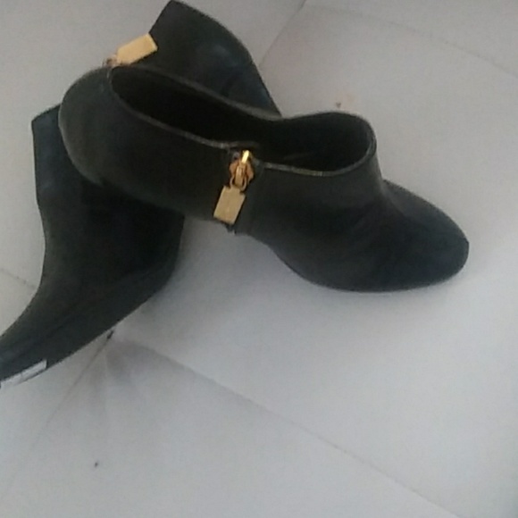 Shoes - Picture 2 of 3